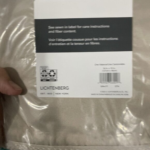 Sun Zero Barrow Energy Efficient Rod Pocket Curtain Single Valance - Picture 4 of 4